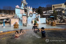 겨울에 즐기는 야외 스파