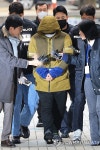 영장실질심사 출석하는 미국 변호사 A씨