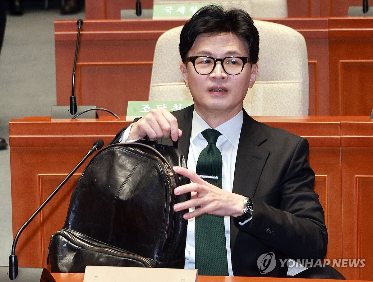 한동훈-원희룡, 국민의힘 당 대표 후보 경선 치열한 공방 계속