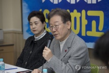 온동네 초등돌봄 현장간담회서 인사말 하는 이재명 대표