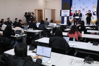 학교 전담 경찰관 역할 강화 발표 브리핑하는 이상민 행안부 장관