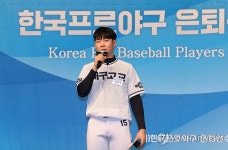 백인천상 수상 소감 밝히는 진현제