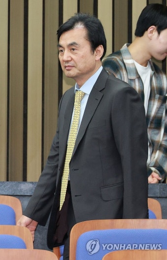 의총 참석한 안규백