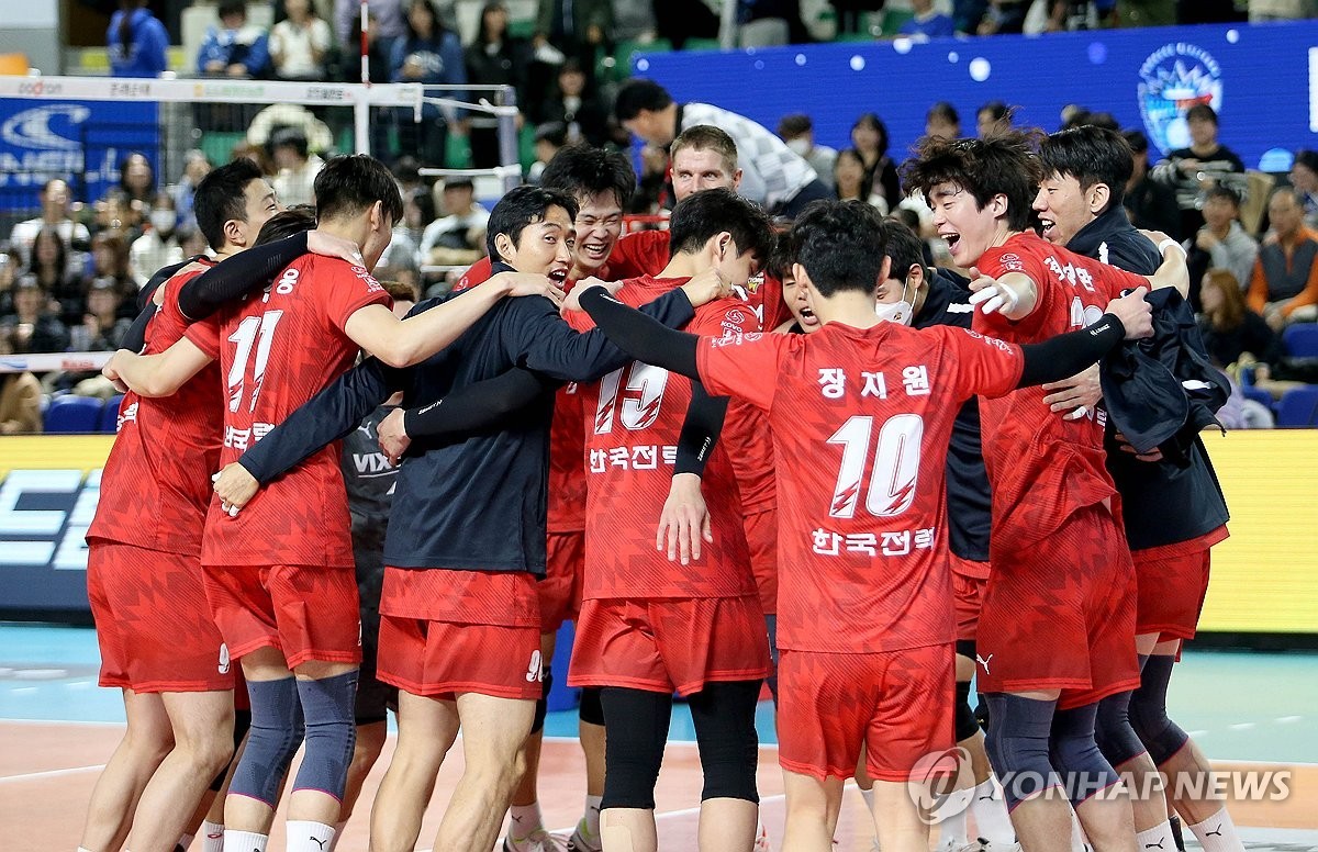 한국전력, 삼성화재 꺾고 남자배구 개막 2연승 차지!