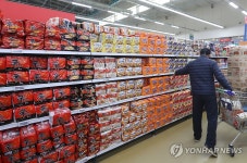 한류 타고 K푸드 수출 날았다…김·라면 쌍끌이