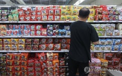 한류 타고 K푸드 수출 날았다…김·라면 쌍끌이