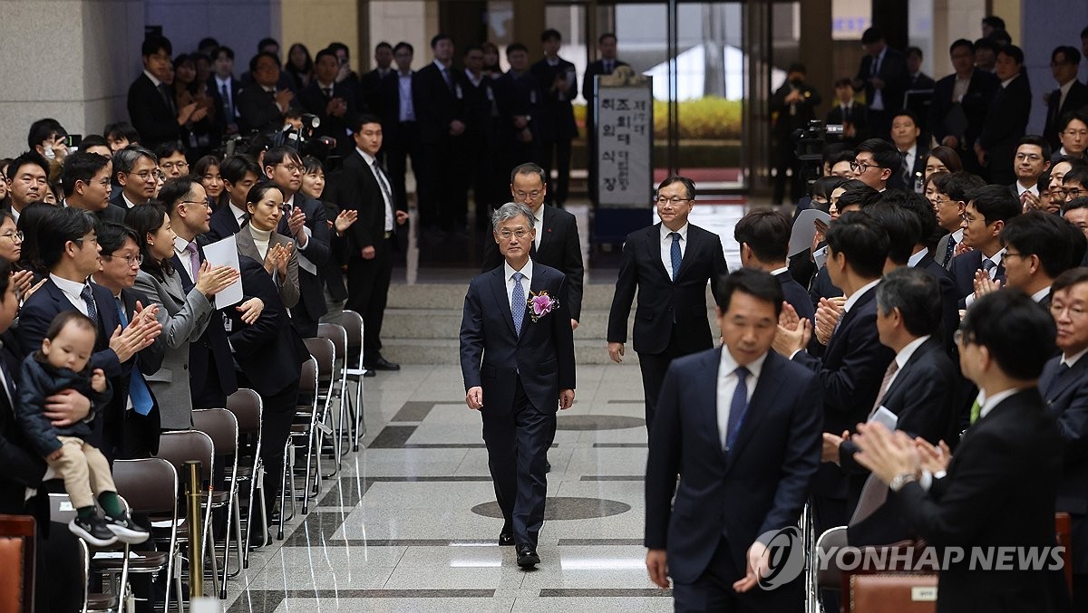 조희대 대법원장, 대법관 서면 제청으로 여당과 갈등…탄핵 압박 극대화