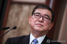 차기 日총리 선호도 1위 의원 기시다, 내년 봄 퇴진도 방법