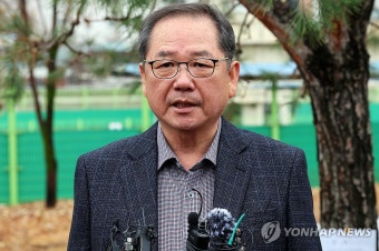 인터뷰하는 정선엽 병장 유족