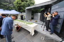 관광 명소 정방폭포는 4·3 때 죽음의 장소…제주도 특별전