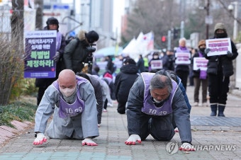 차가운 바닥 녹이는 간절함