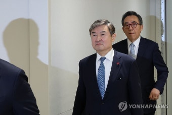 입장하는 조태용 국정원장·조태열 외교장관 후보자