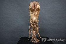 프랑스서 21만원에 판 나무가면 알고보니 60억 유물