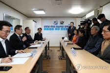 경로당 찾은 이재명 대표