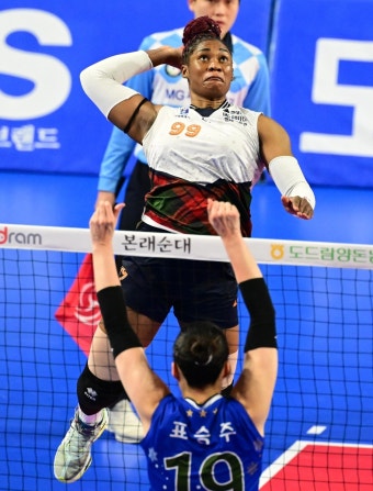 현대건설·우리카드, 프로배구 4라운드 첫판서 동반 선두 질주(종합)