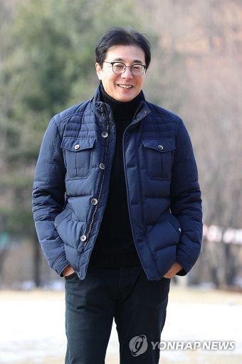 포즈 취하는 황선홍