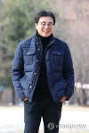 포즈 취하는 황선홍