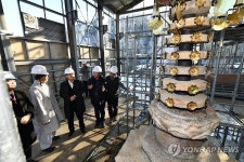 평창 월정사 팔각 구층석탑 보수현장 점검하는 최응천 문화재청장