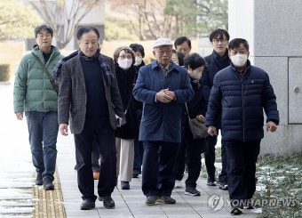 법정 향하는 강제동원 피해자 유가족