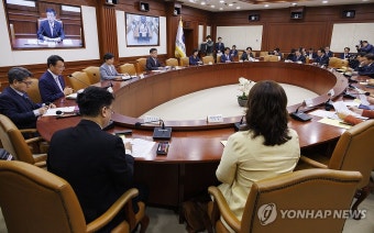 비상 경제 장관회의에서 2024년 경제 전망 말하는 최상목 부총리