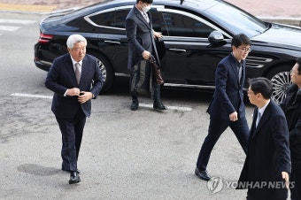 청사로 향하는 김홍일 신임 방통위원장