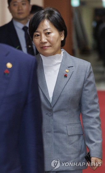 국무회의 입장하는 송미령 농식품부 장관