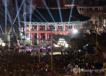 인산인해 이루는 보신각 앞