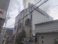 서울 용산구 여관서 불 나 60대 남성 병원 이송