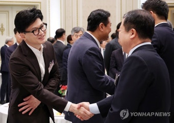 한동훈 비대위원장, 박춘섭 경제수석과 인사