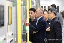 공장 둘러보는 정의선 회장