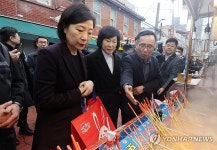 용산용문시장 방문한 오영주 중기장관