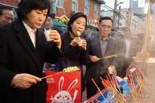 용산용문시장 방문한 오영주 중기장관
