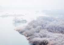 [픽! 춘천] 깜짝 아침 추위에 수줍게 핀 춘천 소양강 상고대