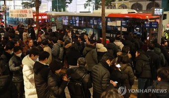 서울 명동서 광역버스 퇴근길 극심 정체…시 