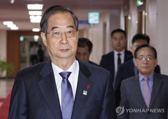 임시국무회의 향하는 한덕수 국무총리
