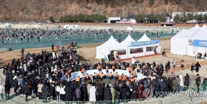 화천산천어축제 맨손잡기 체험 인기