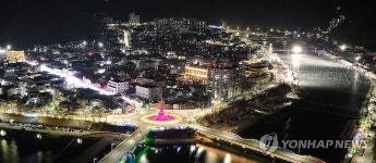 불 밝힌 산천어축제장과 화천읍 도심