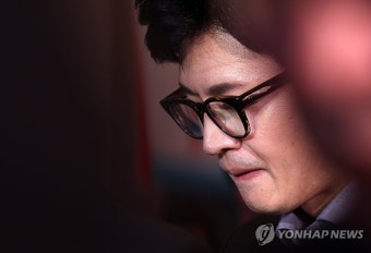 묵념하는 한동훈 비대위원장