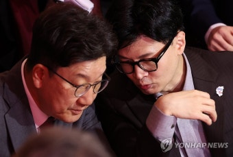 대화하는 권성동-한동훈