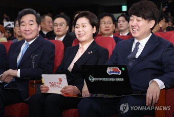 출판기념회에서 만난 이준석-이낙연
