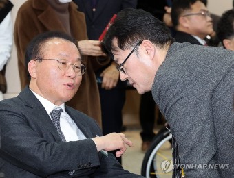 대화하는 윤재옥-홍익표