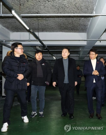 1기 신도시 아파트 지하주차장 점검하는 윤석열 대통령