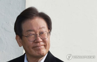 밝은 표정의 이재명 대표
