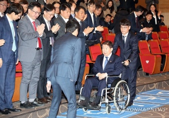 취임식 참석하는 유철환 국민권익위원장