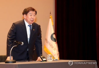 취임식 참석하는 유철환 국민권익위원장