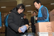 식료품 공급 업체 물류센터 방문한 오유경 처장