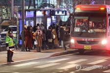 서울시, 안전사고 우려로 백병원 정류소에 계도요원 배치