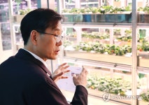 한훈 농식품부 차관, 플랜티팜 수직농장 방문