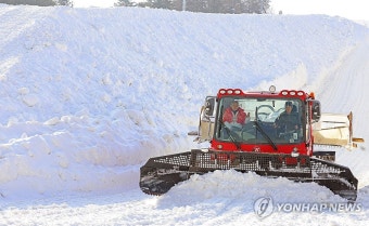 정설차 타고 코스 확인하는 유인촌 장관