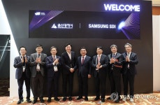 CES 삼성SDI 전시장 방문한 김두겸 울산시장